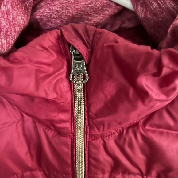 Lululemon Puffer Down Vest “For A Run Vest” Cranberry Women’s SZ 4 - Picture 3 of 7